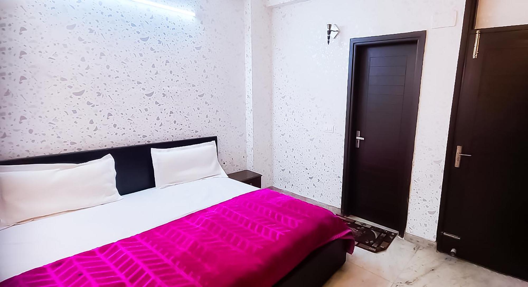 Deluxe Room In Cr Park Neu-Delhi Exterior foto